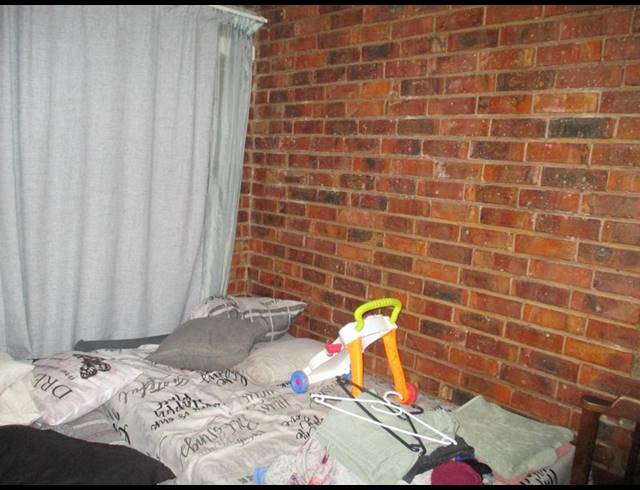 2 BEDROOM TOWNHOUSE FOR SALE IN UITSIG